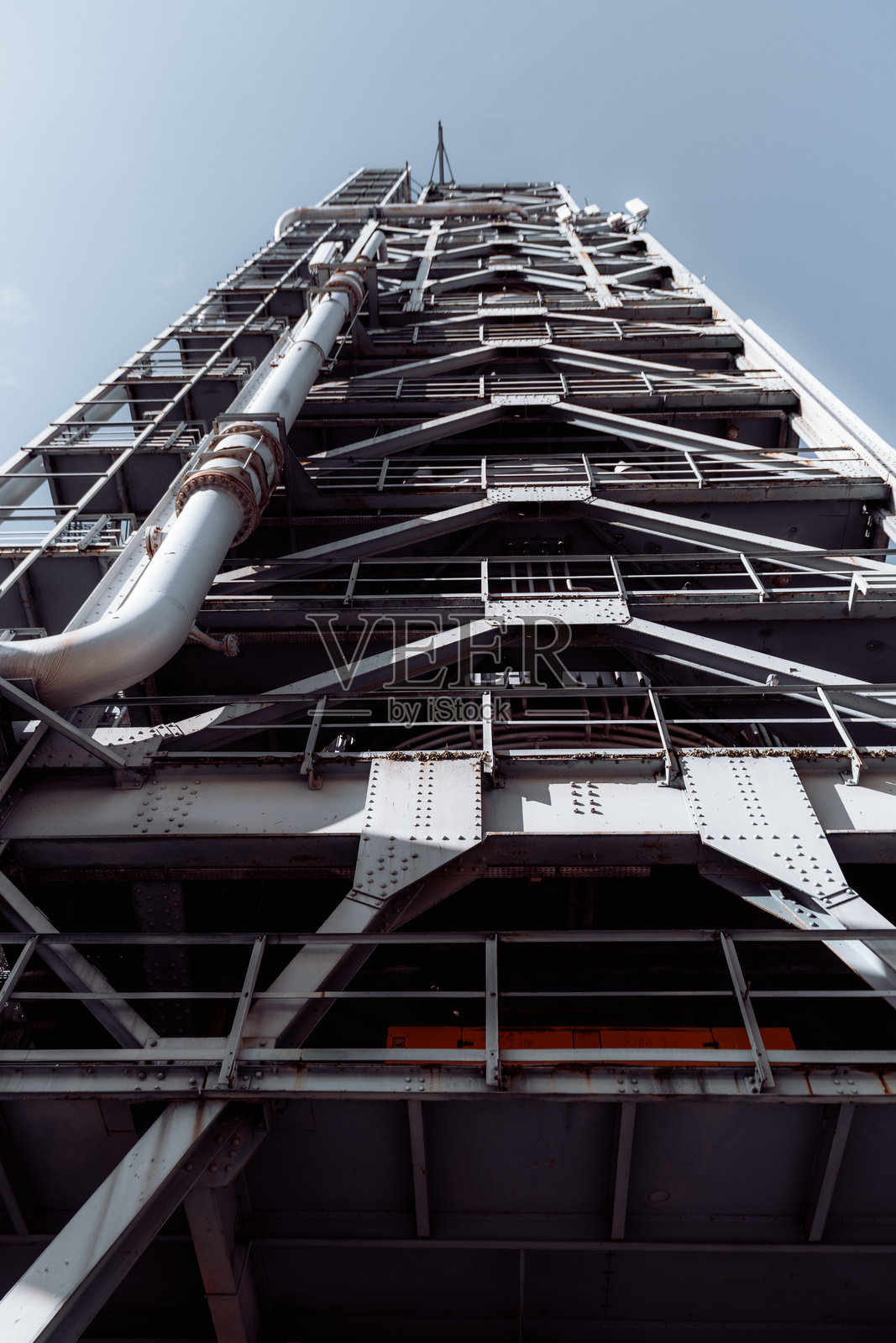 工业金属结构低角度拍摄照片摄影图片