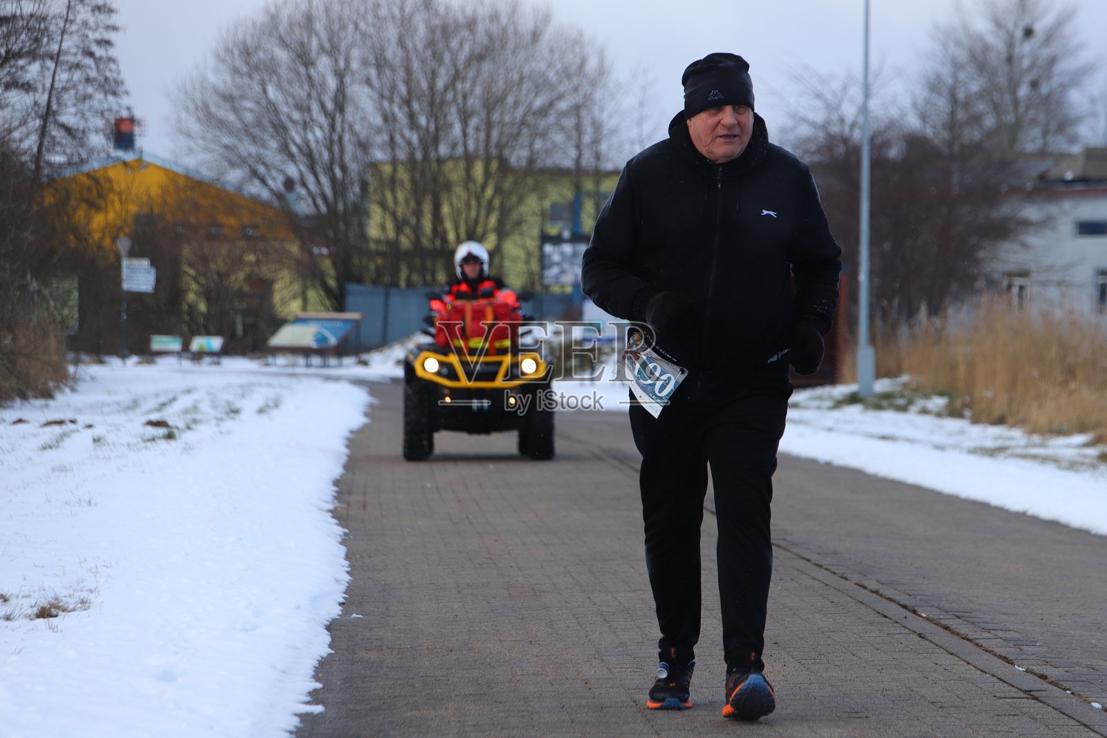 冬季跑步照片摄影图片