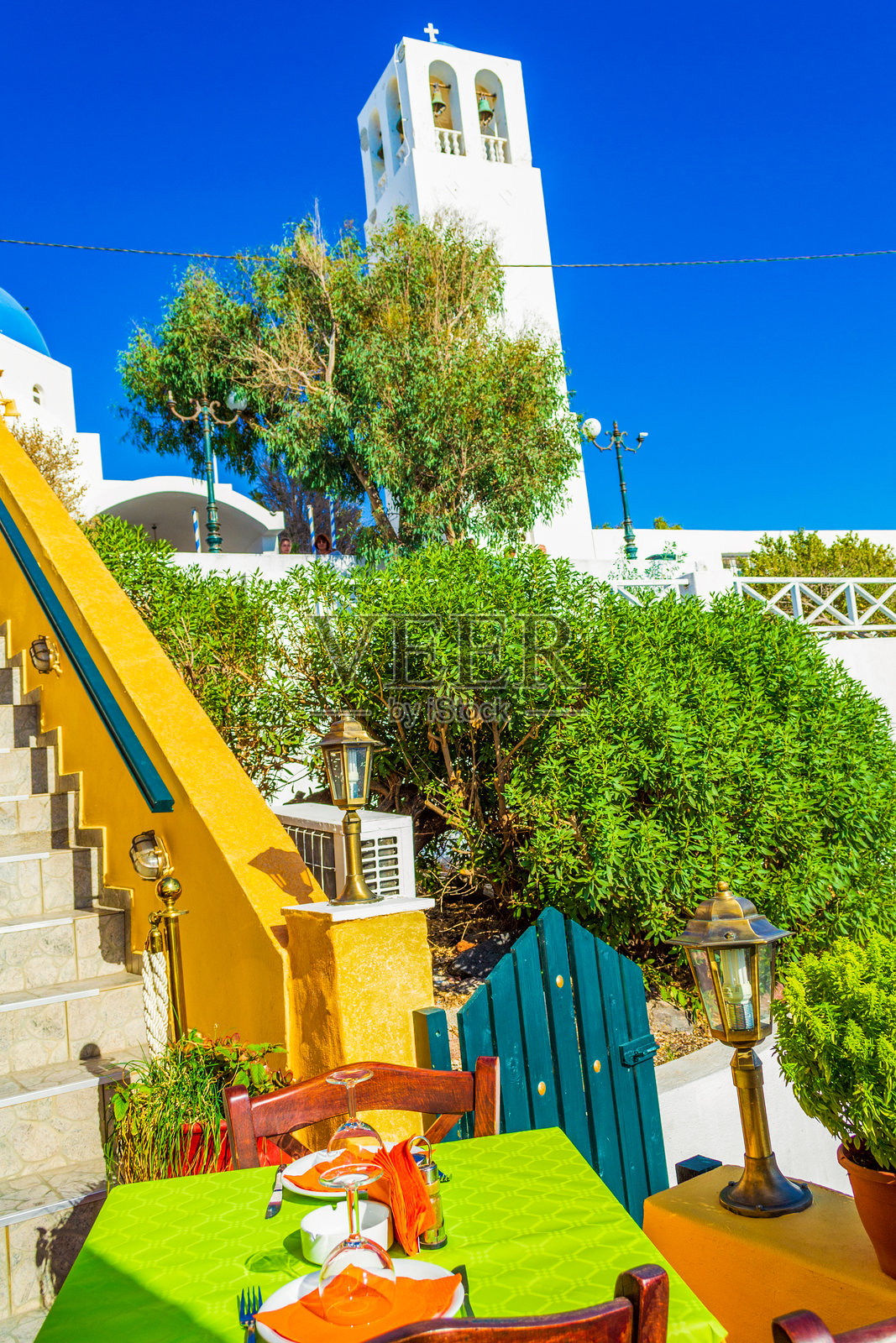 圣托里尼费罗斯特法尼村的如画建筑照片摄影图片