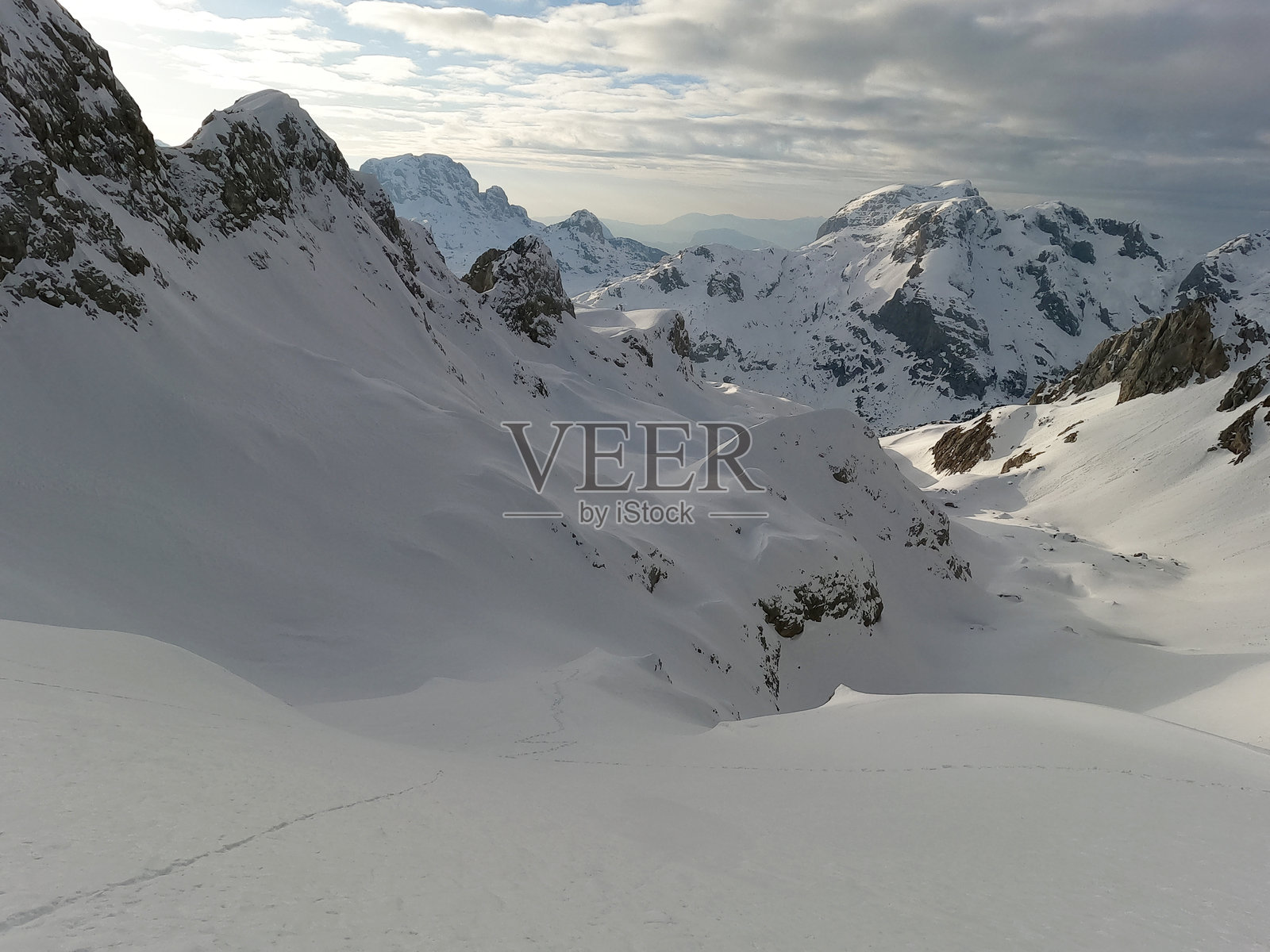 大自然的壮丽：徒步旅行与山地探险照片摄影图片