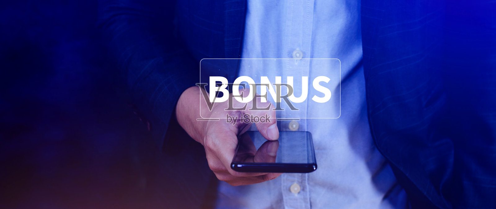 额外奖励概念，指根据个人的表现或成就提供的额外奖励或激励。节省和管理资金以实现商业成功。照片摄影图片