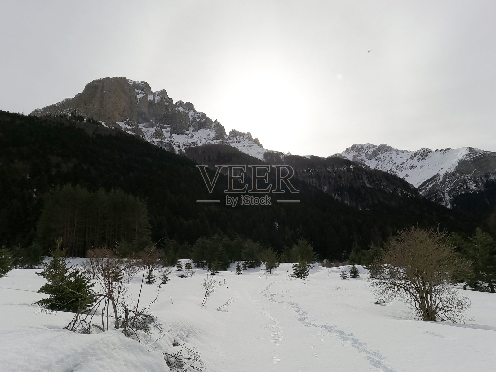 大自然的壮丽：徒步旅行与山地探险照片摄影图片