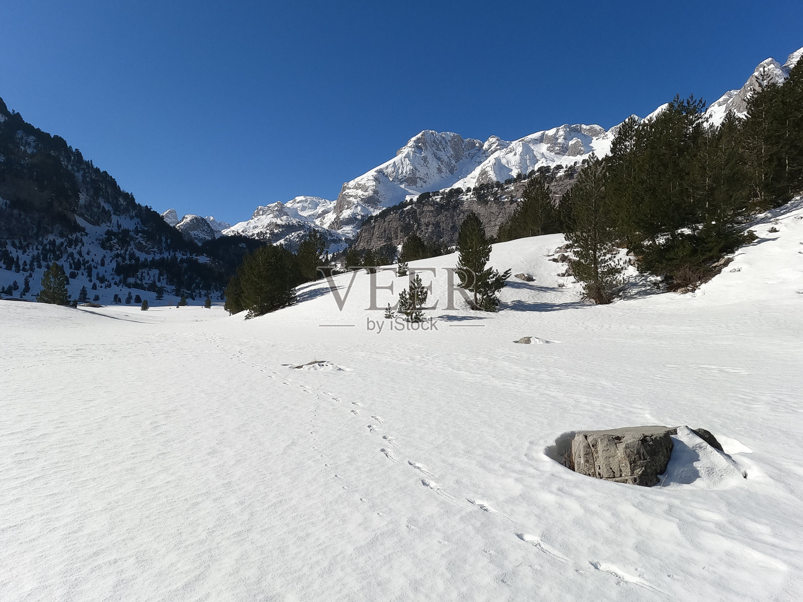大自然的壮丽：徒步旅行与山地探险照片摄影图片