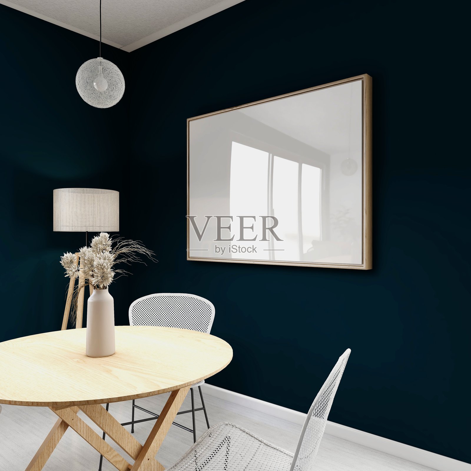 餐厅内有横向空白框架，装饰有 ornamental plant 和灯具。照片摄影图片