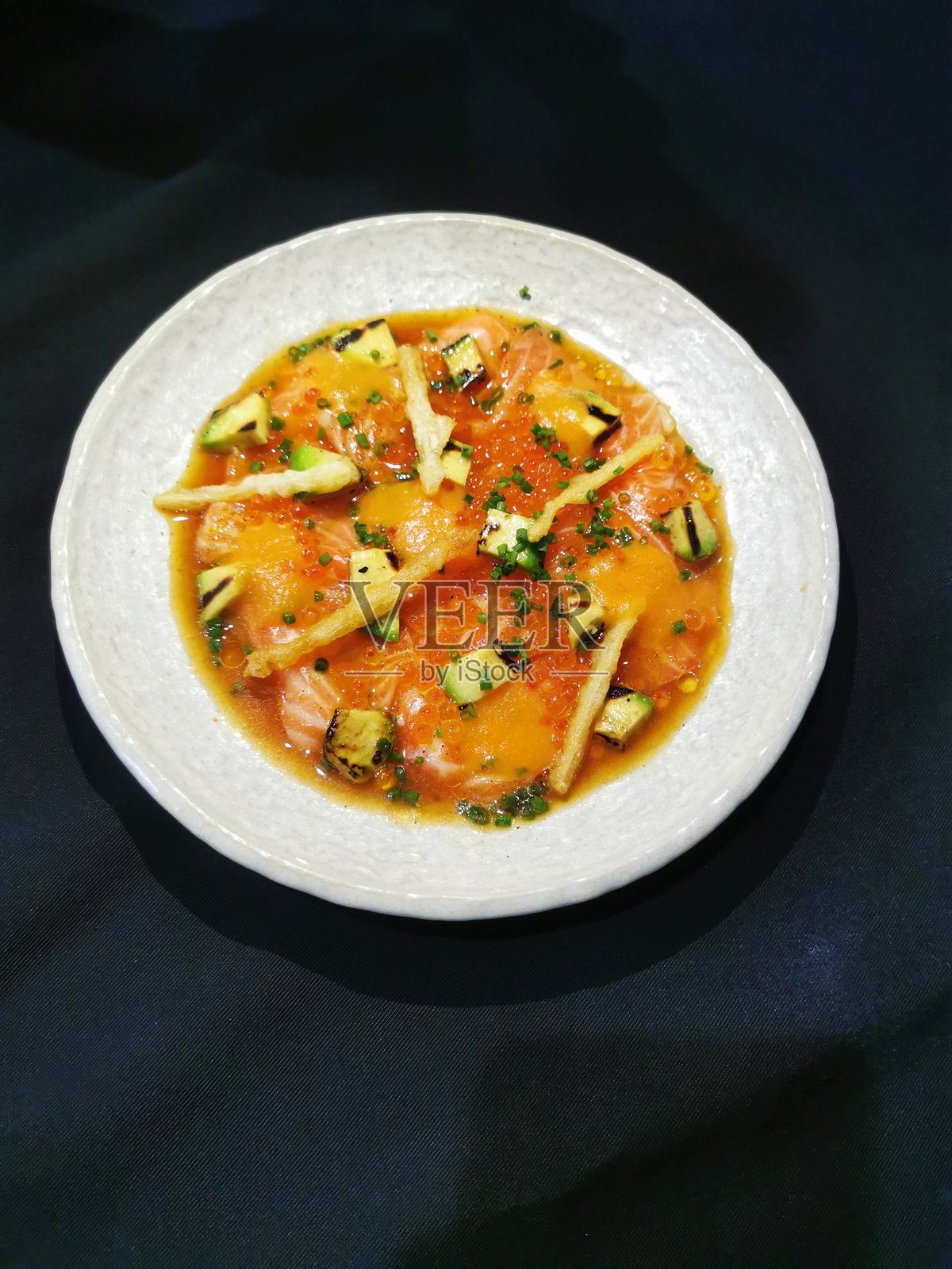 三文鱼生鱼片照片摄影图片