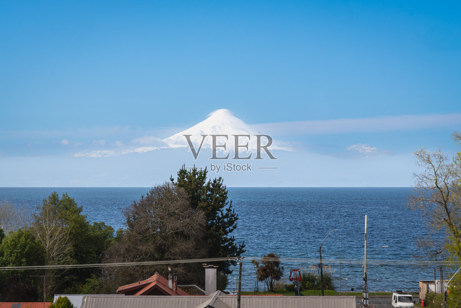 从弗鲁蒂亚尔看到的奥索尔诺火山。奥索尔诺火山美丽的景色。照片摄影图片