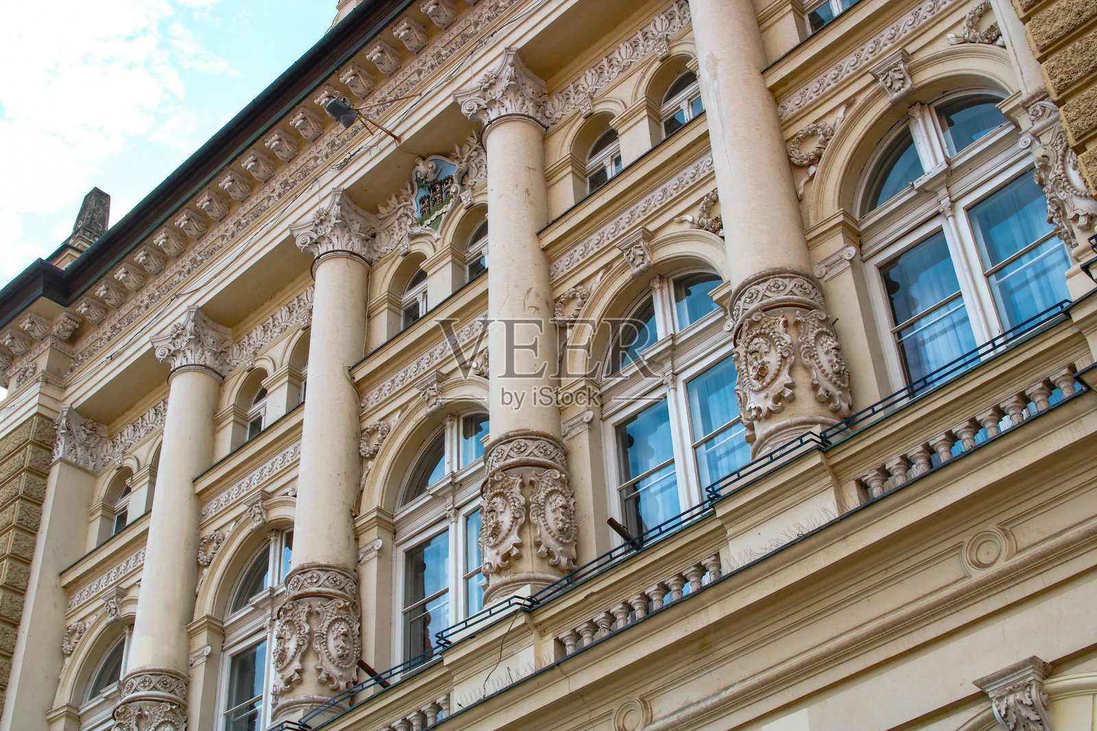 诺维萨德县政府办公楼的外观照片摄影图片