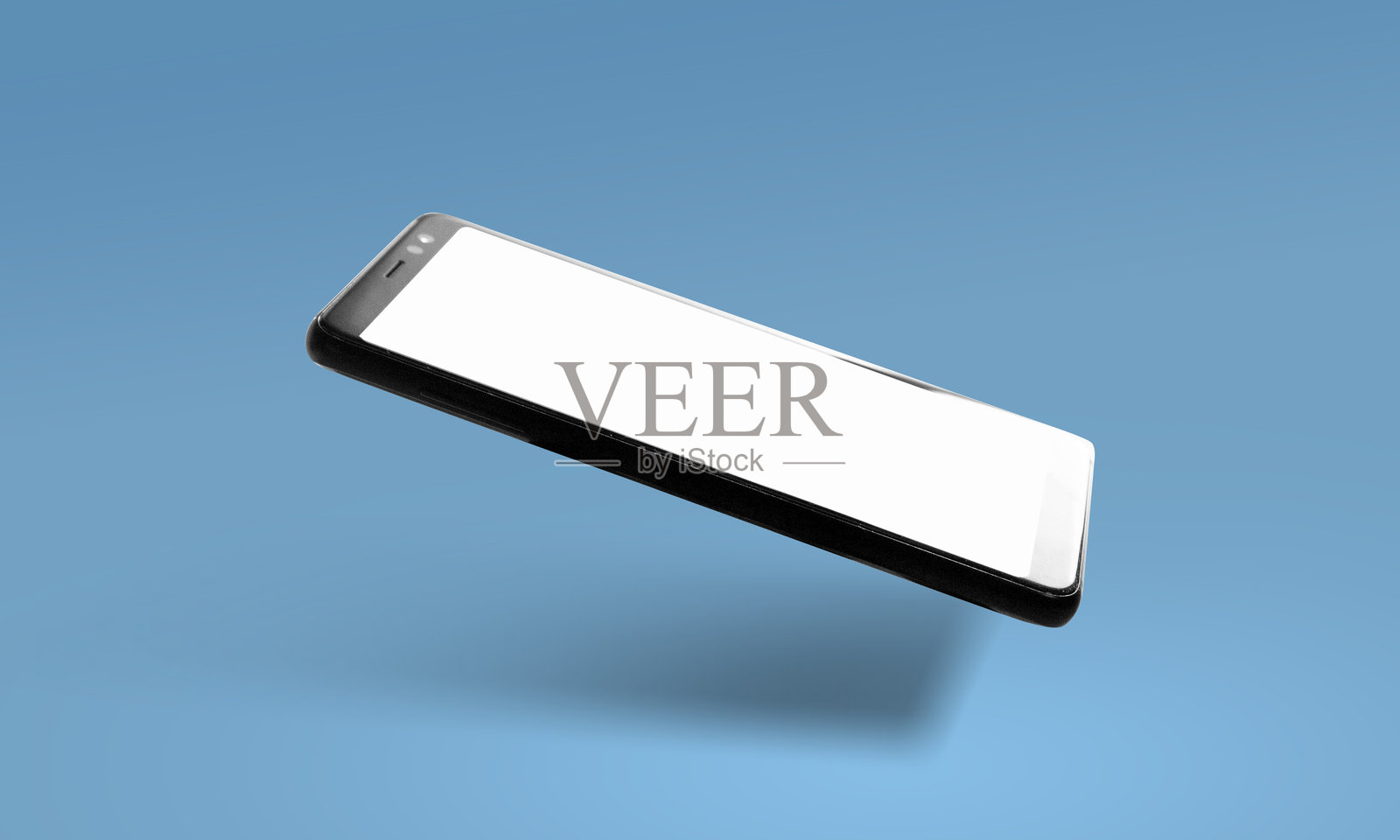 浮动的智能手机模型，白色空白屏幕朝上，孤立在蓝色背景上。数字移动广告模板。真实的3D手机带阴影。照片摄影图片