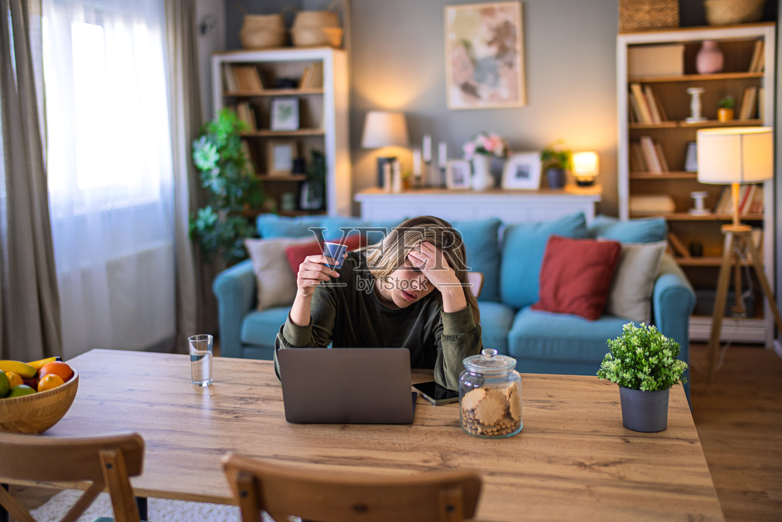 在家中的早晨活动照片摄影图片