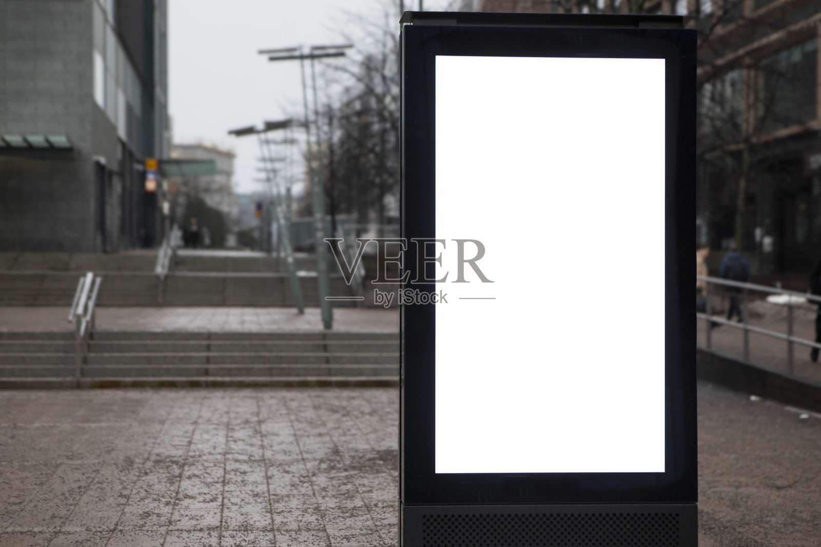 城市中心步行区的数字显示屏，留有空白空间照片摄影图片