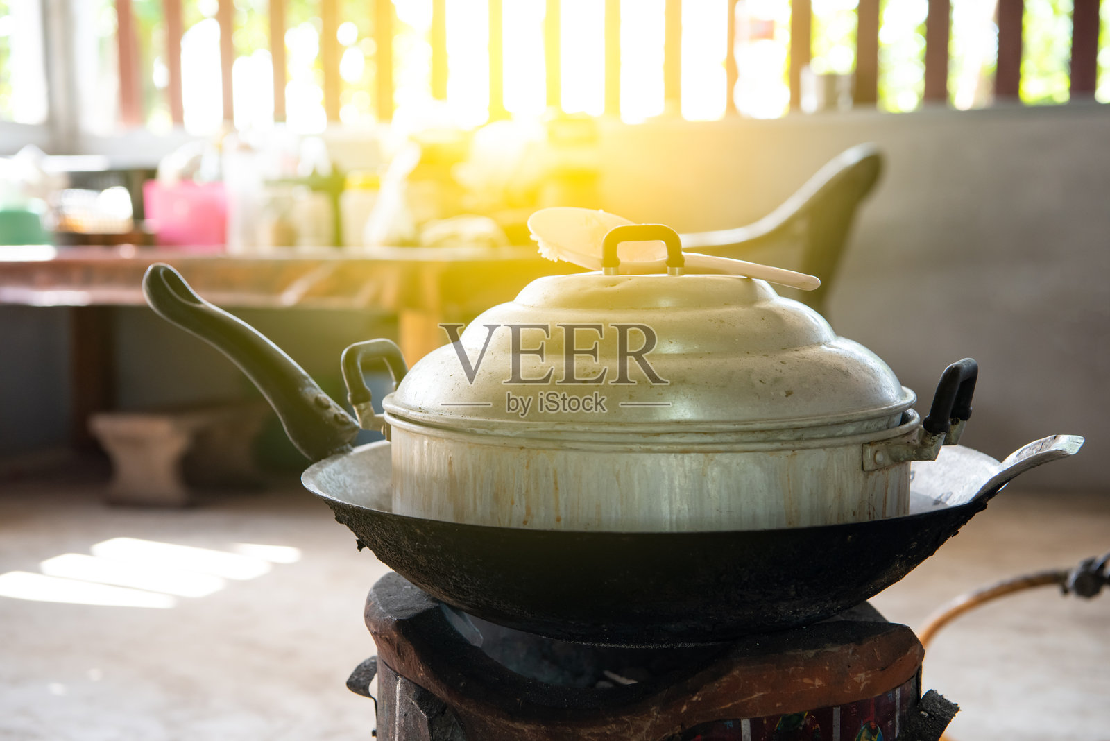 泰国传统蒸锅与炭火炉照片摄影图片