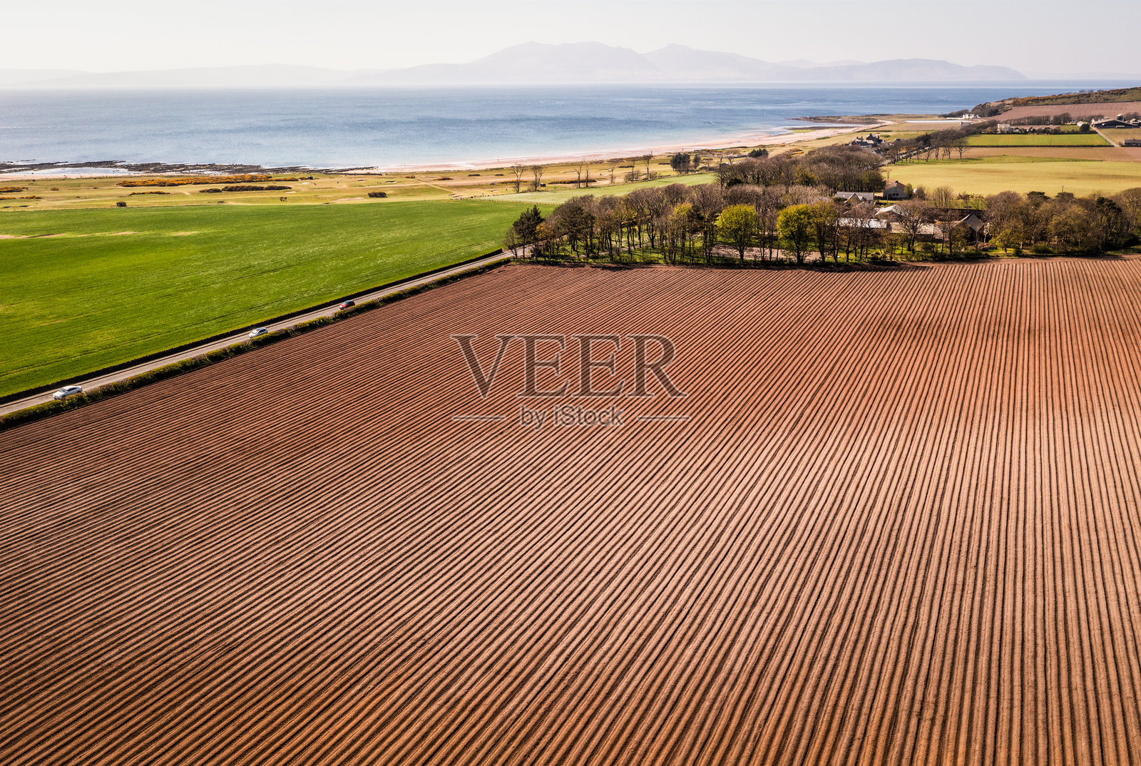 春天的耕地照片摄影图片