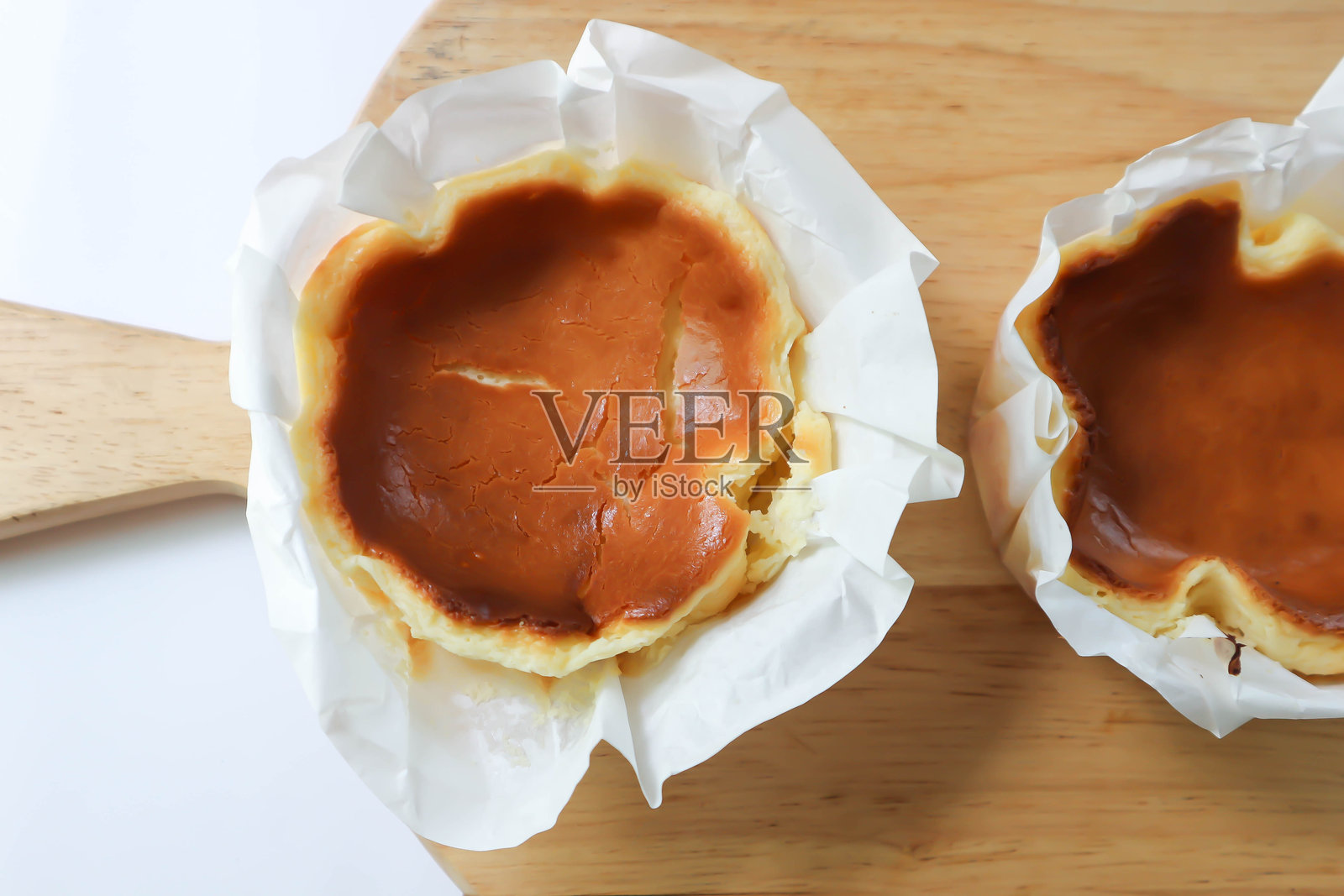 巴斯克焦 burnt cheesecake 或奶酪蛋糕，奶酪派照片摄影图片