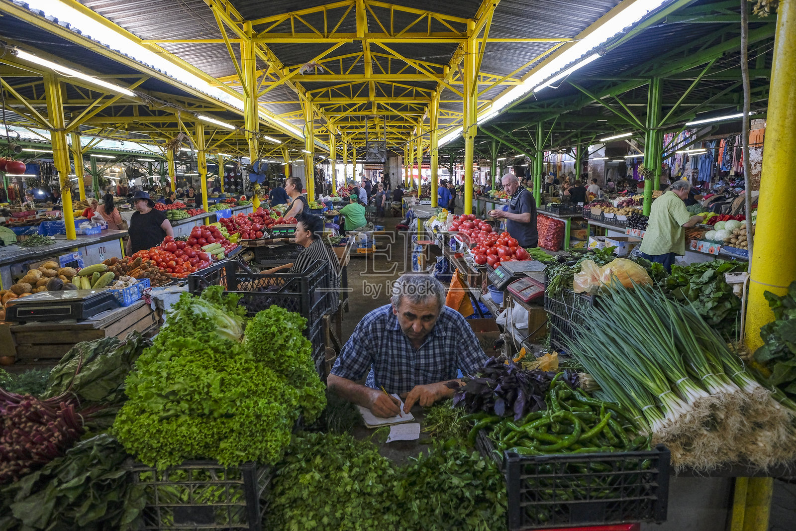 格鲁吉亚库塔伊西的绿色集市照片摄影图片