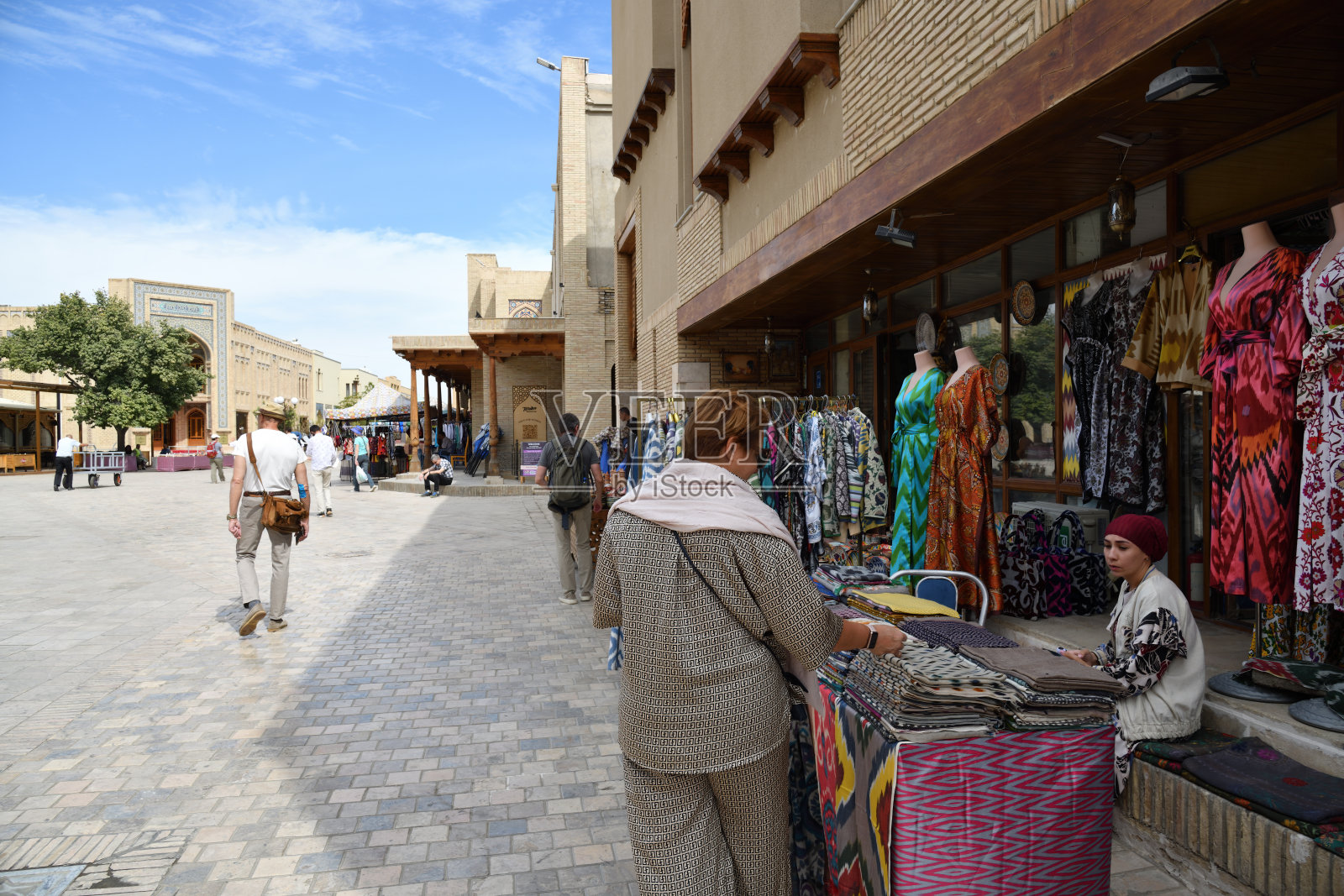 乌兹别克斯坦布哈拉的街头市场照片摄影图片