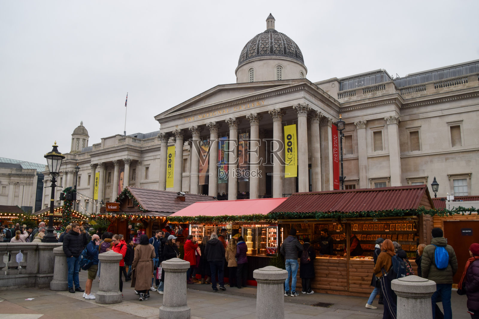 伦敦特拉法加广场的圣诞市场照片摄影图片