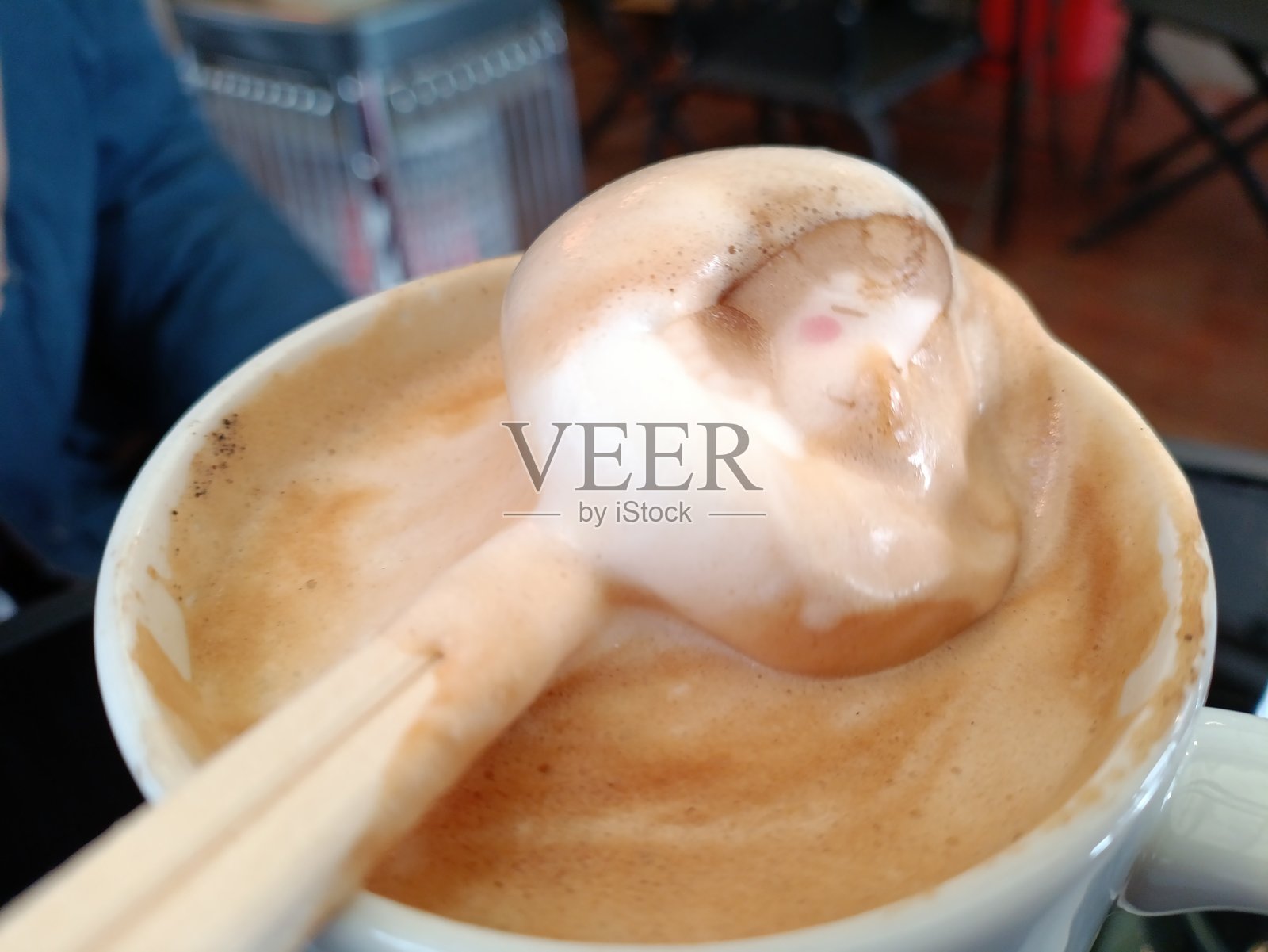 猴子温泉棉花糖咖啡拿铁照片摄影图片