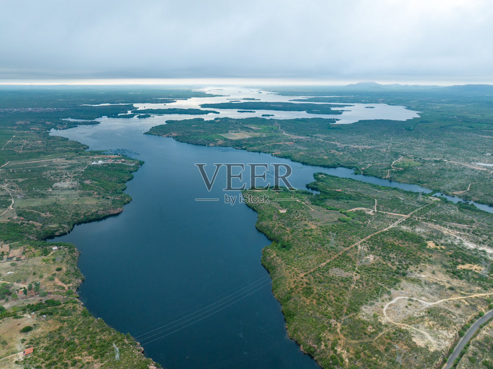 路易斯·冈萨加大坝（前称伊塔帕里卡大坝），位于巴西佩特罗兰迪亚的路易斯·冈萨加水电站内。照片摄影图片