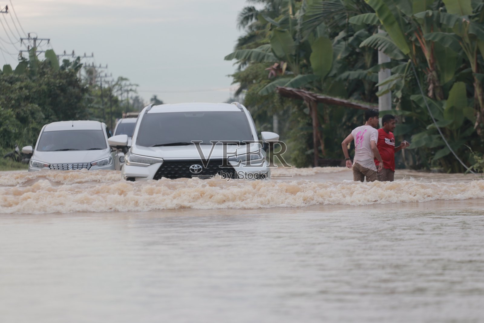 北亚齐居民经历突发洪水照片摄影图片