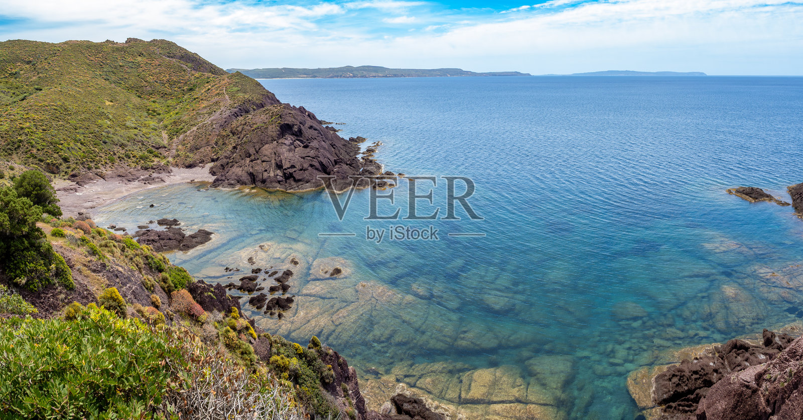 意大利撒丁岛的海岸和小岛风光照片摄影图片