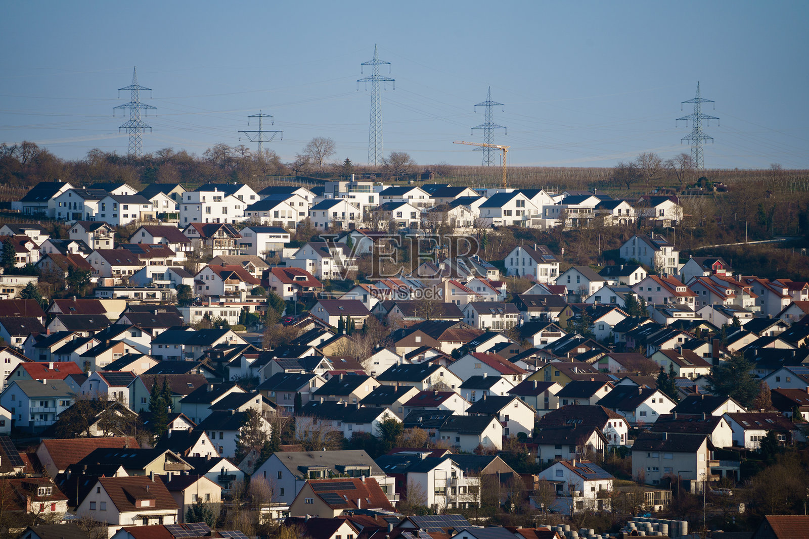小城市与电力线照片摄影图片