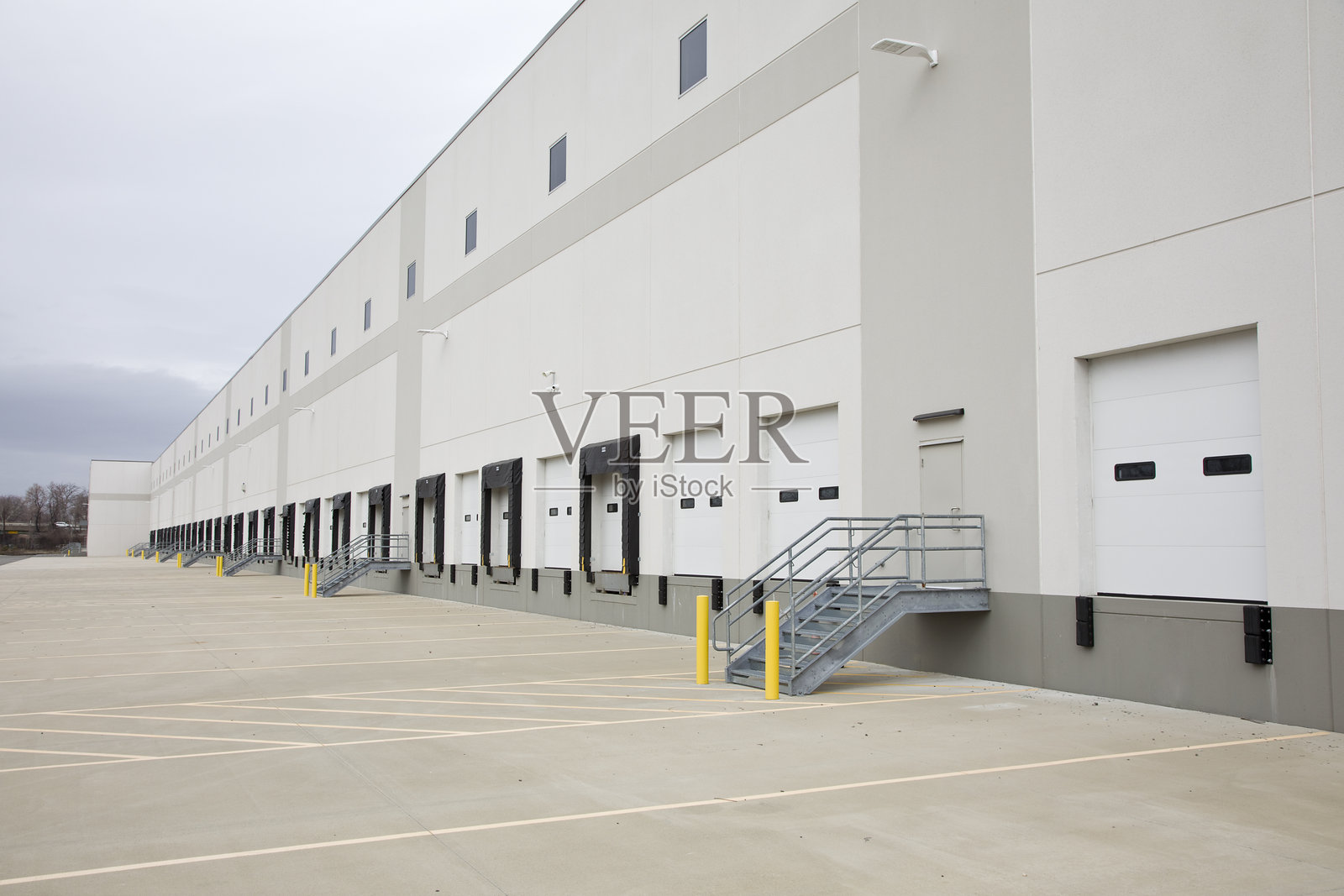 大型配送仓库服务入口照片摄影图片