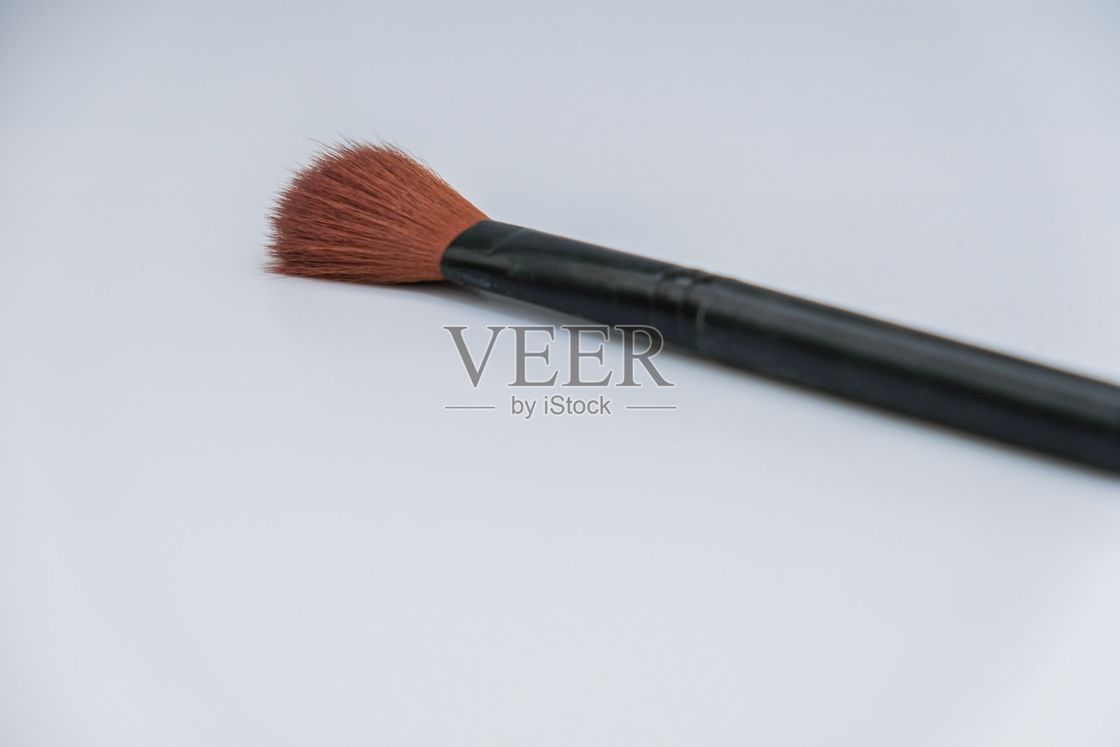 黑色化妆刷孤立在白色背景上，化妆刷照片摄影图片