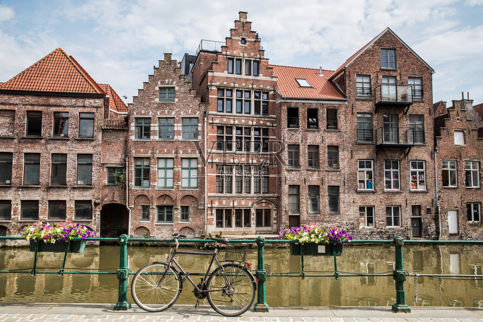 比利时根特的运河与房屋照片摄影图片