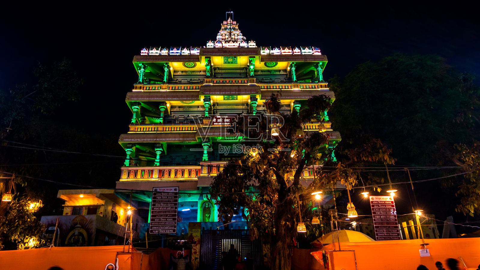 阿迪·香卡尔·维曼·曼达帕姆是位于印度北方邦普拉亚格拉杰的一座印度教寺庙。照片摄影图片