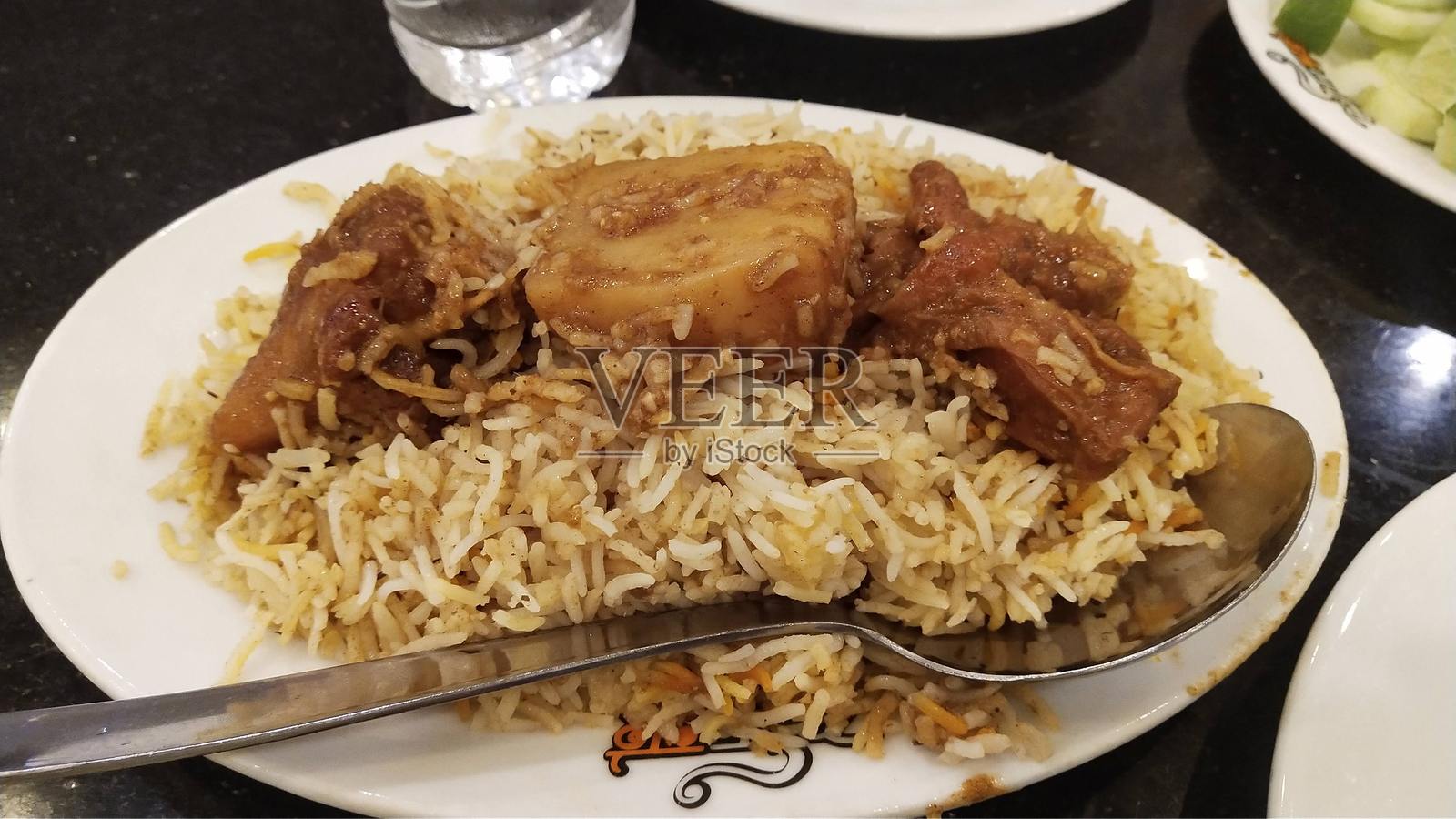 卡奇羊肉土豆饭是次大陆上最美味的食物。照片摄影图片