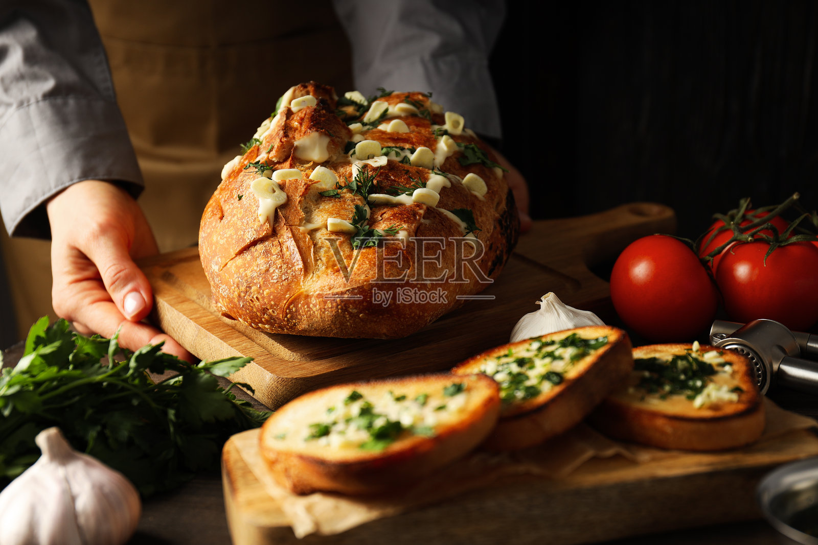 美味的烘焙产品 - 大蒜面包，自制面包照片摄影图片