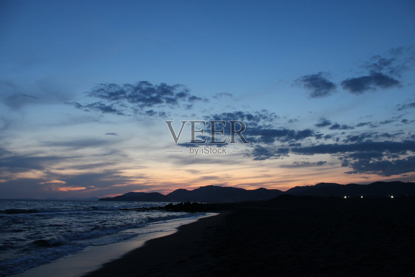 土耳其穆拉省达拉曼的凯亚奇克海滩美丽的日落景色照片摄影图片