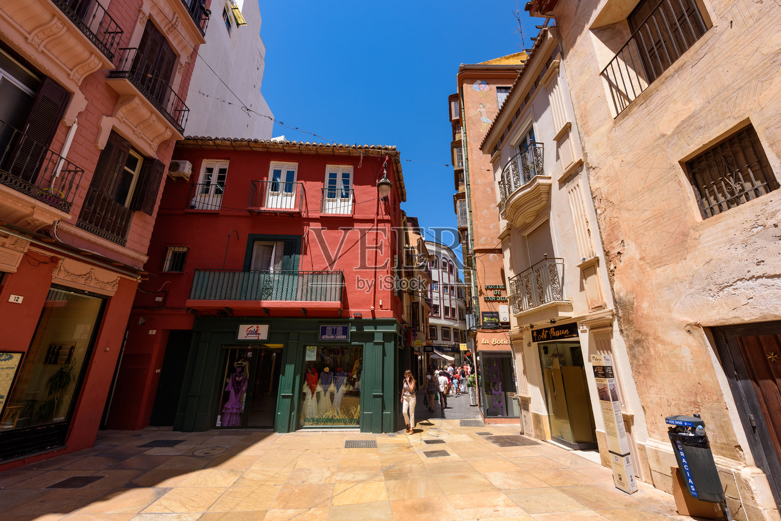 在西班牙马拉加的街头漫步。照片摄影图片