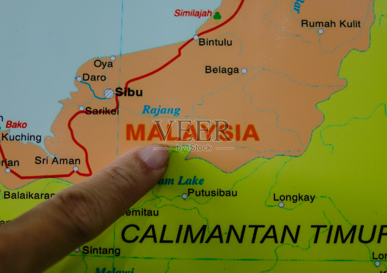 手指指向马来西亚地图照片摄影图片