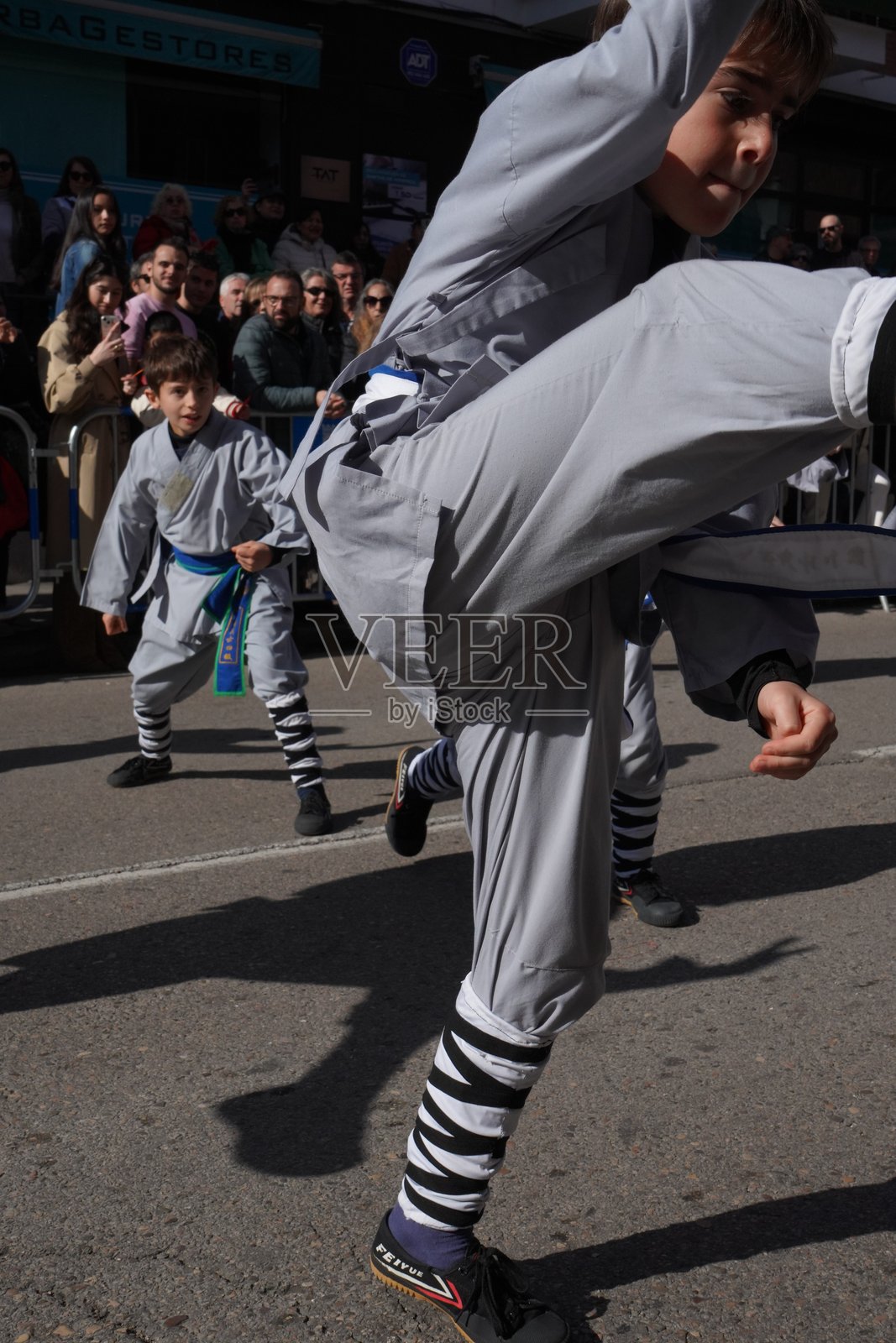 人们参与庆祝蛇年照片摄影图片