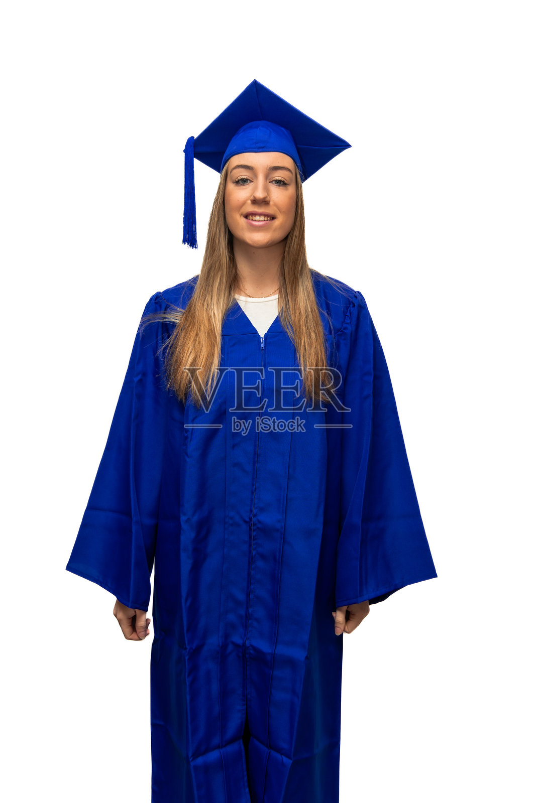 年轻的研究生微笑着，穿着蓝色的学位帽和学位袍照片摄影图片