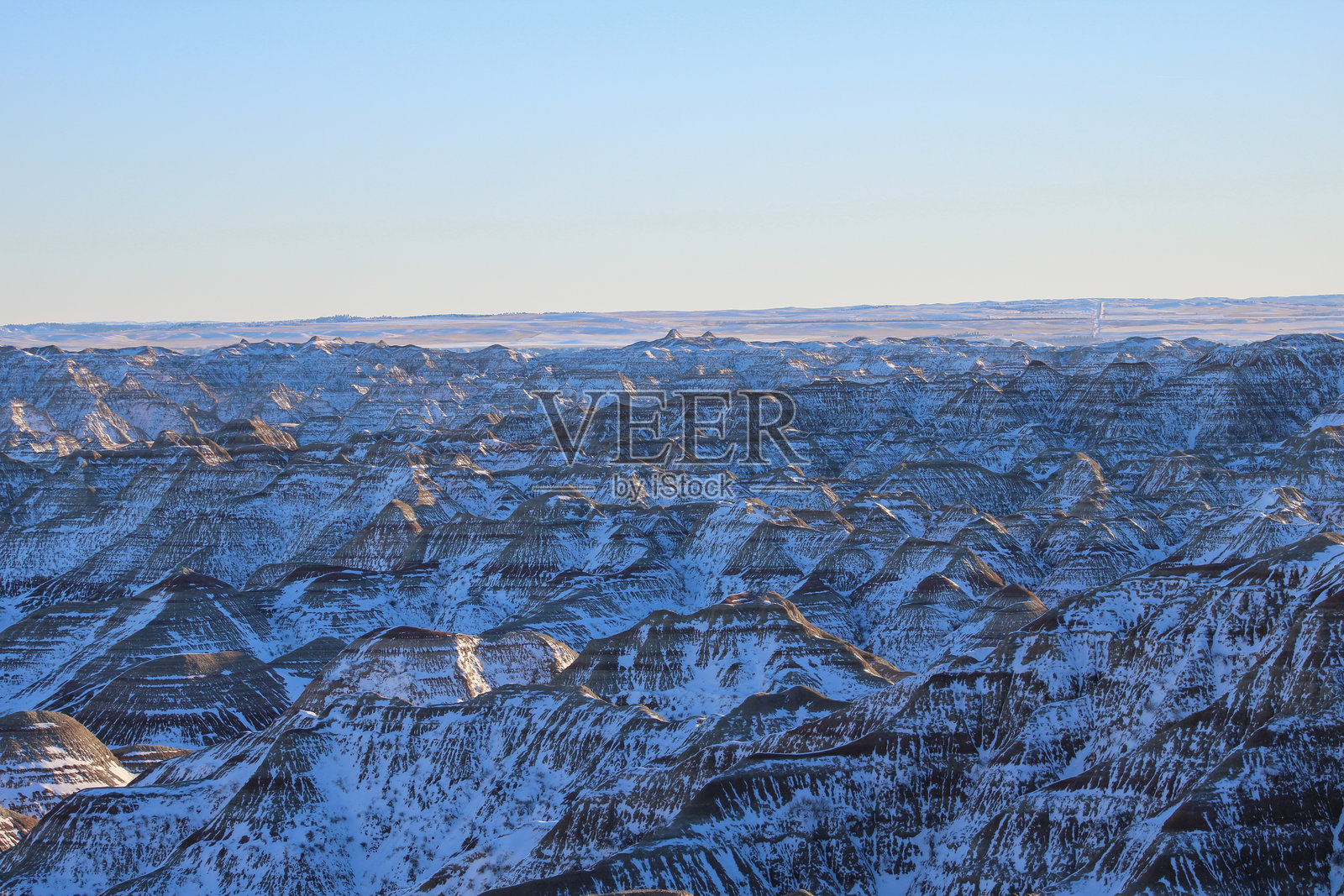 被雪覆盖的恶地国家公园照片摄影图片