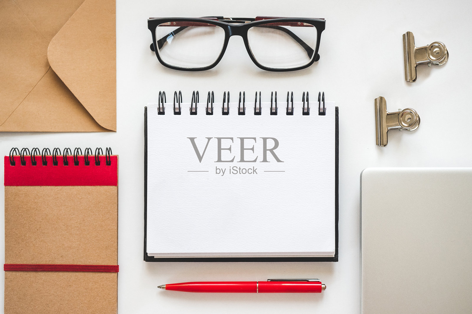 空白记事本页面用于祝贺文字。日光照射。照片摄影图片