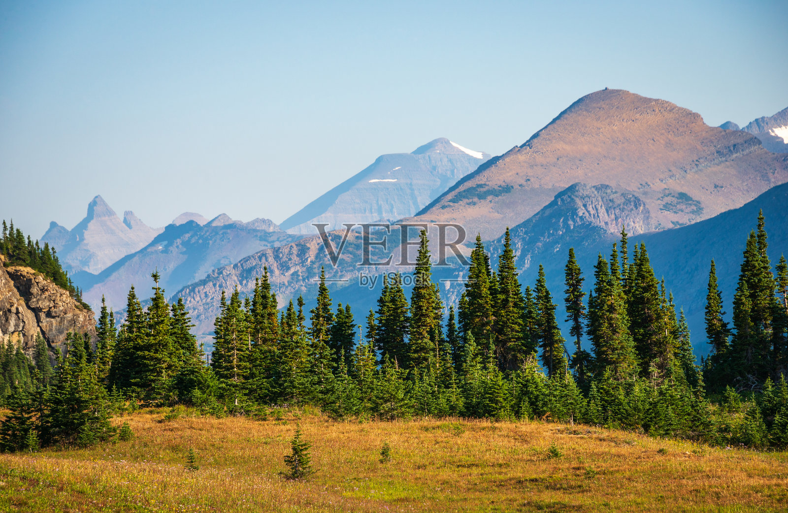 冰川国家公园隐秘湖观景点的日出照片摄影图片