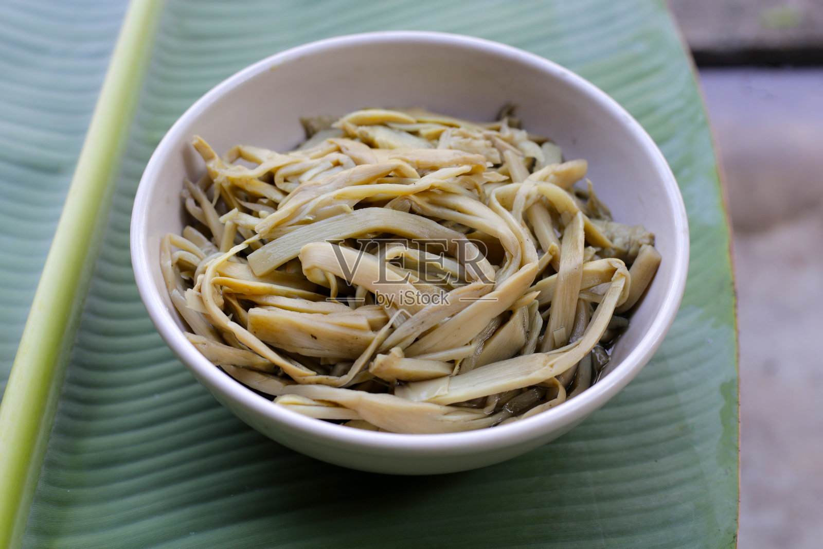 竹笋与三角枫汁照片摄影图片