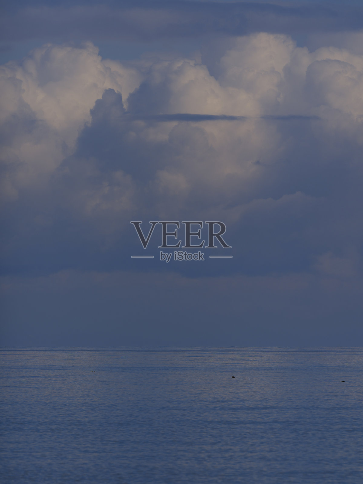 美丽的海景和多云的天空照片摄影图片