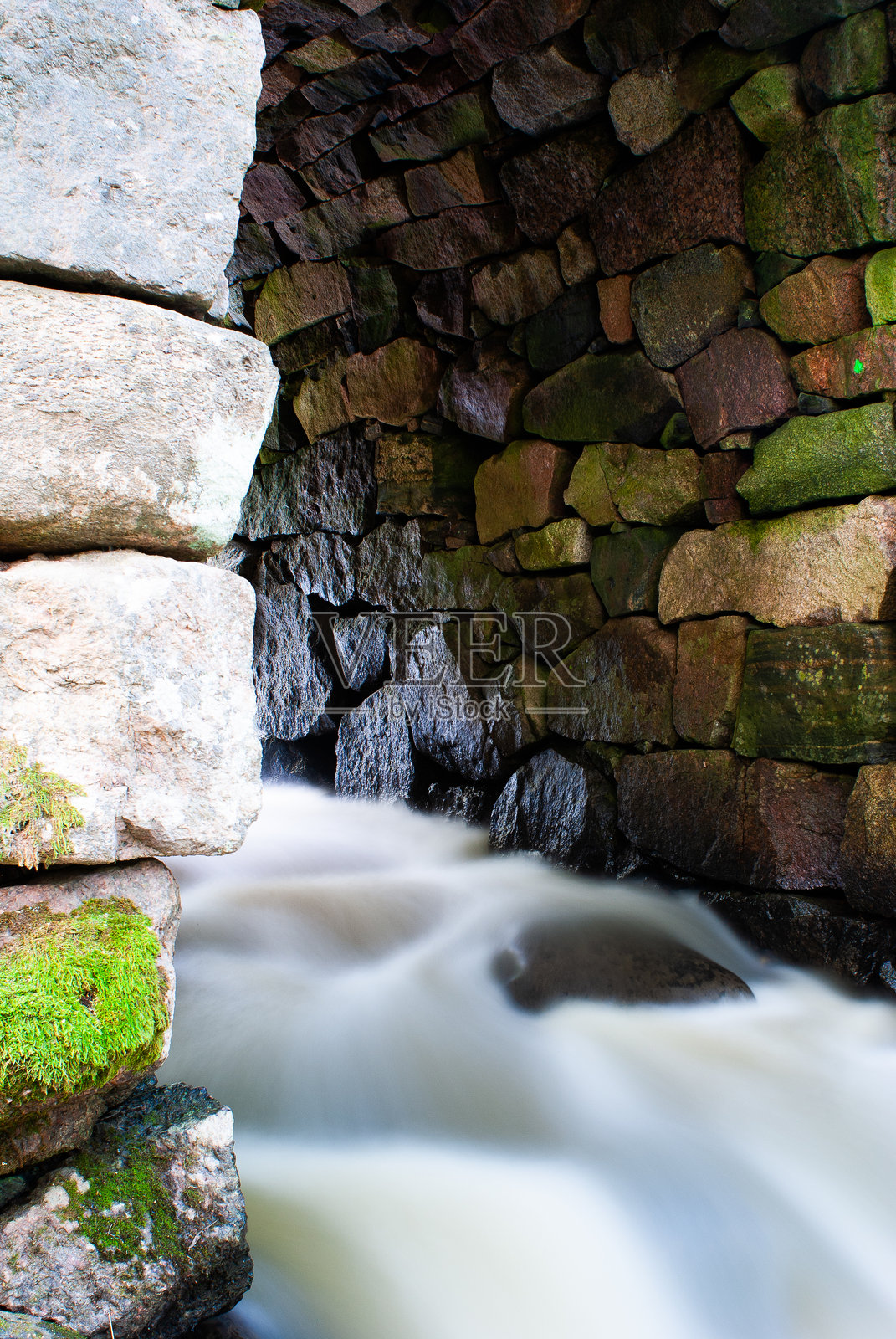 古老的拱门依然在流淌照片摄影图片