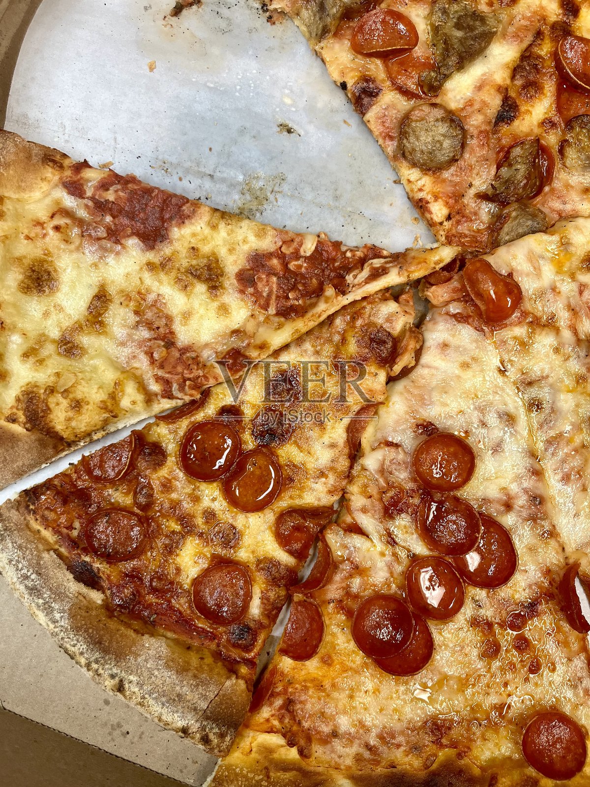 意大利香肠披萨照片摄影图片