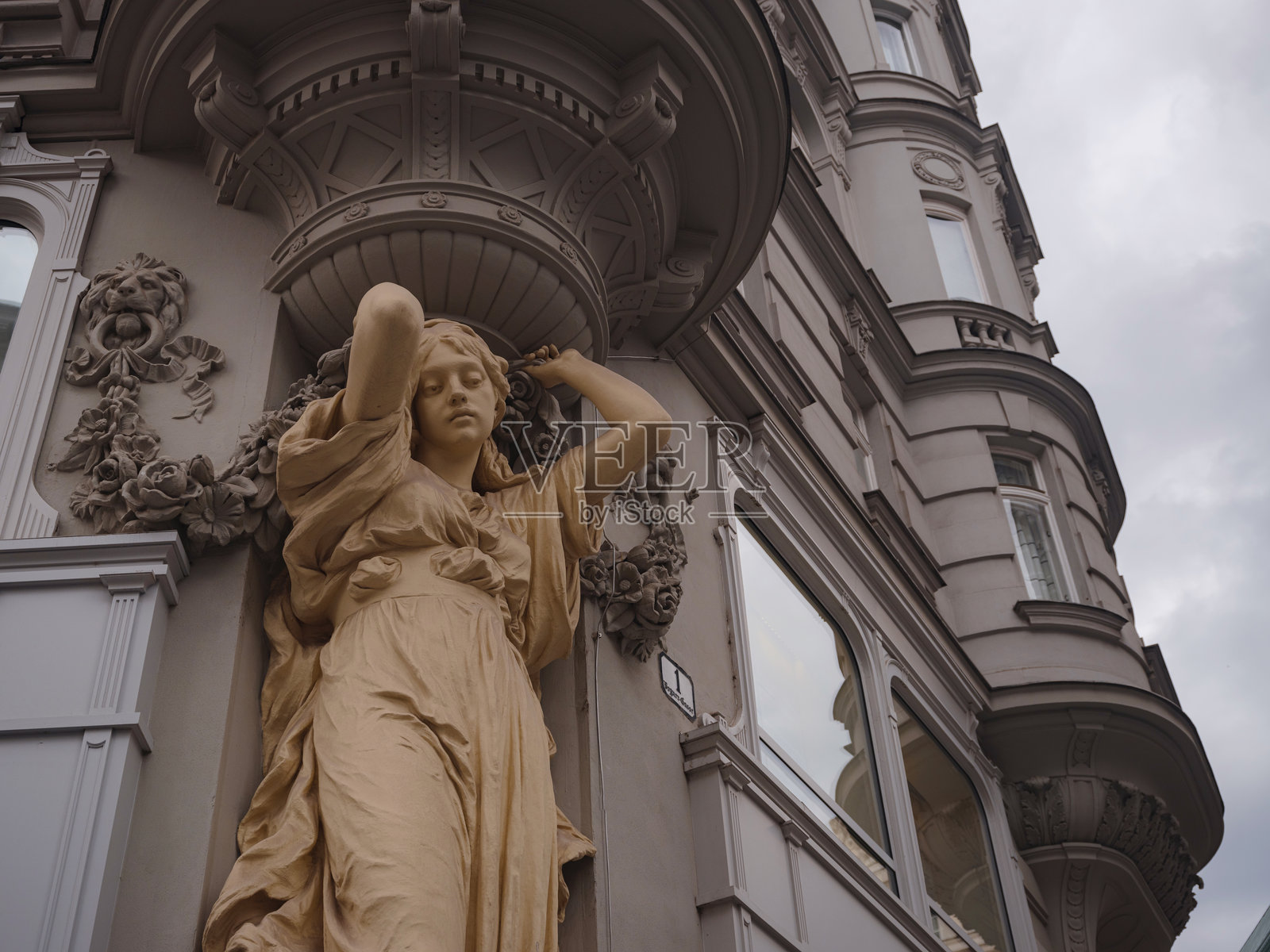 维也纳城市景观中的艺术雕塑照片摄影图片