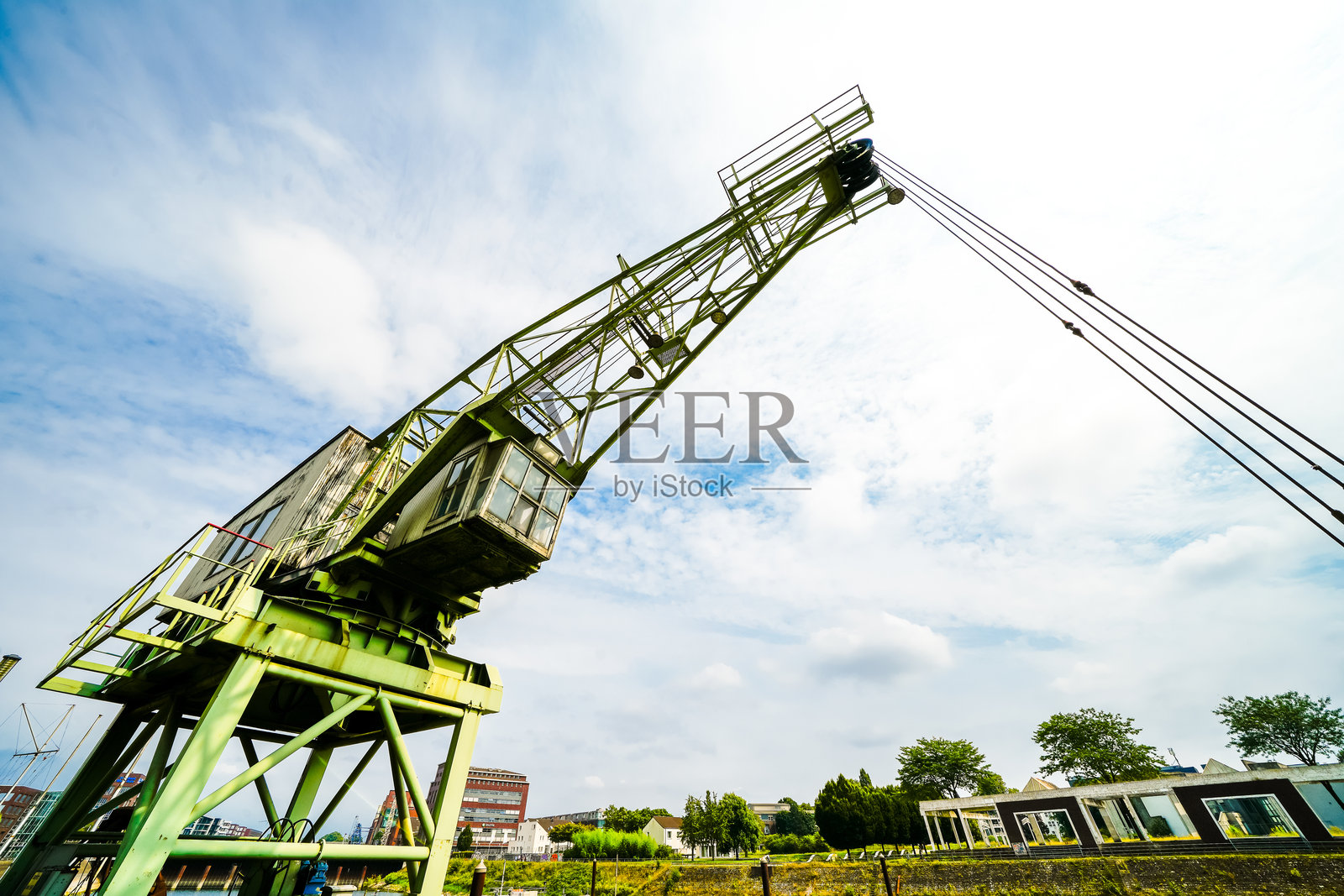 杜伊斯堡港口周边地区的景观。鲁尔工业港。照片摄影图片