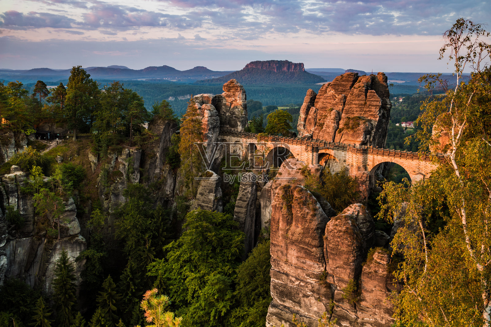 德国巴斯泰桥日出时分照片摄影图片