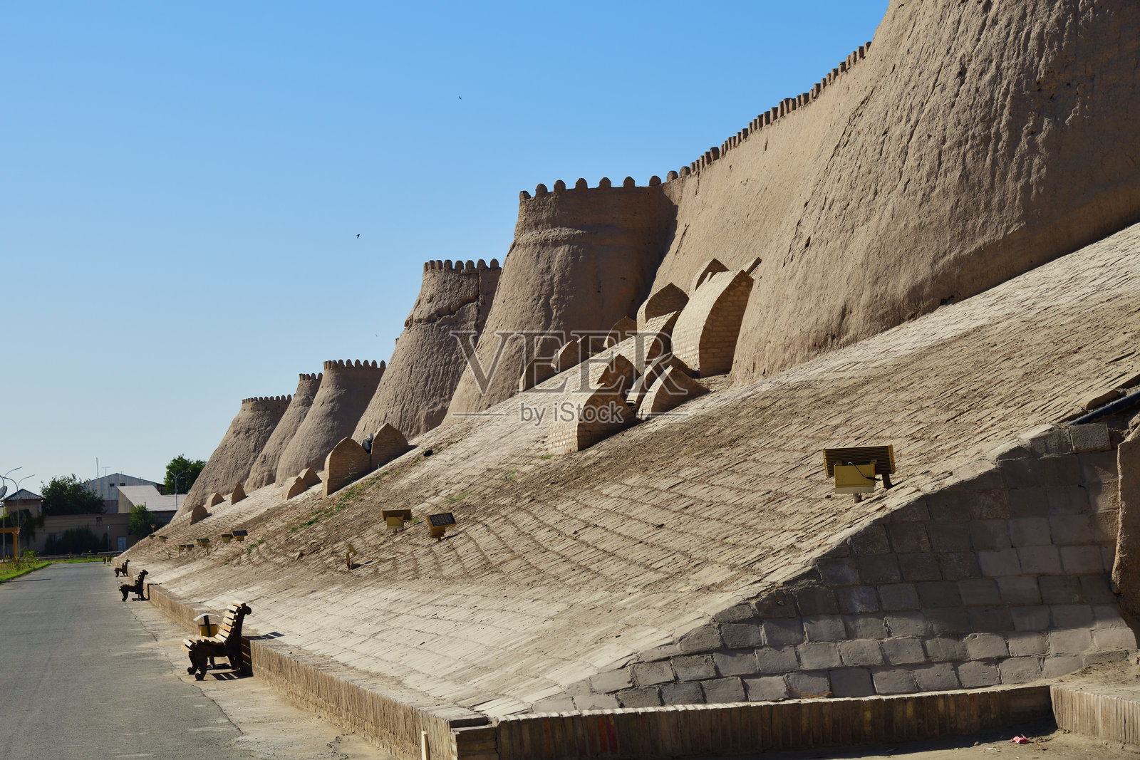 乌兹别克斯坦希瓦的古老城堡墙照片摄影图片