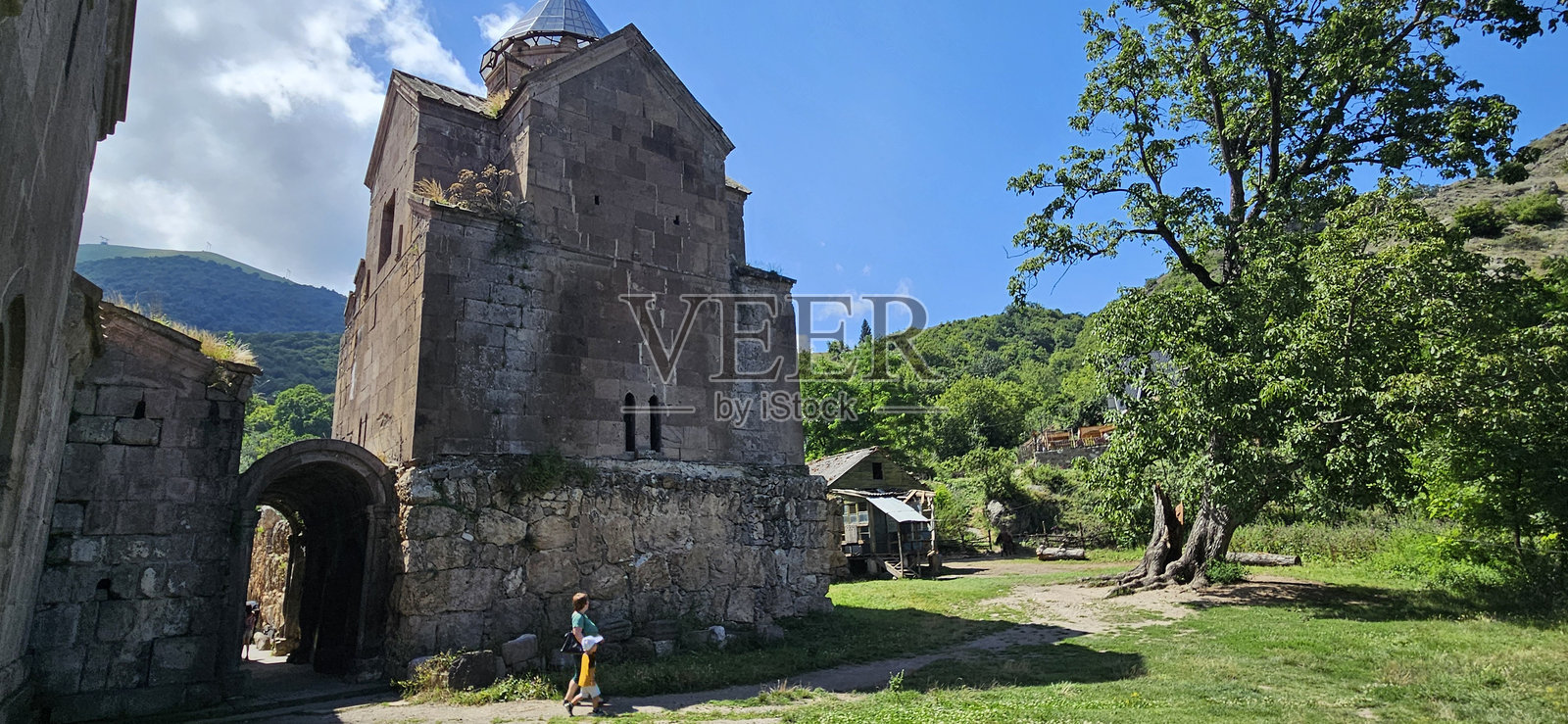 亚美尼亚塔武什省戈什的中世纪戈沙万克修道院入口照片摄影图片