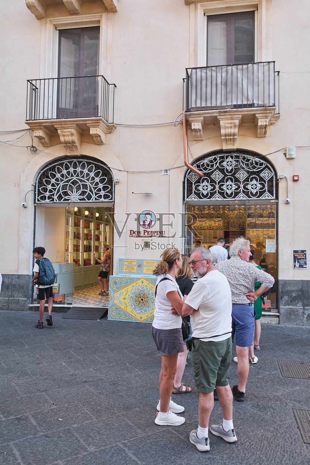 热情洋溢的卡塔尼亚冰淇淋场景在唐·佩皮努餐厅照片摄影图片