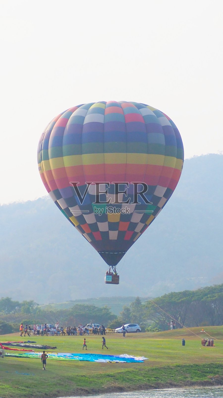 2025年泰国清莱国际热气球节，五彩缤纷的热气球节照片摄影图片